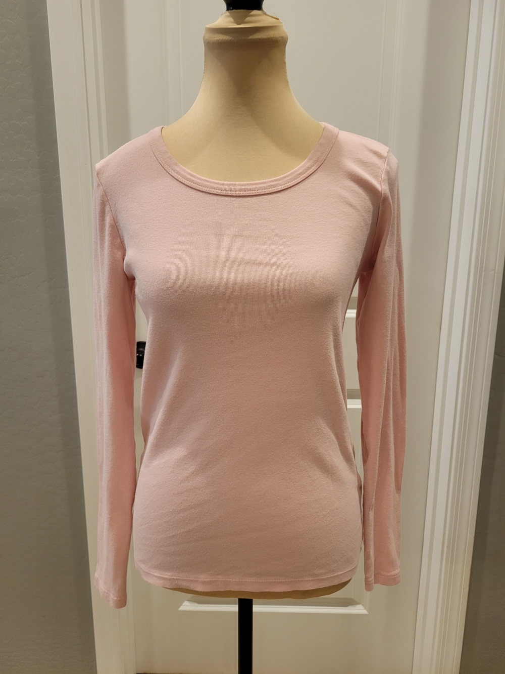 GAP Everyday Long-Sleeve Scoop Neck Top — Light Pink